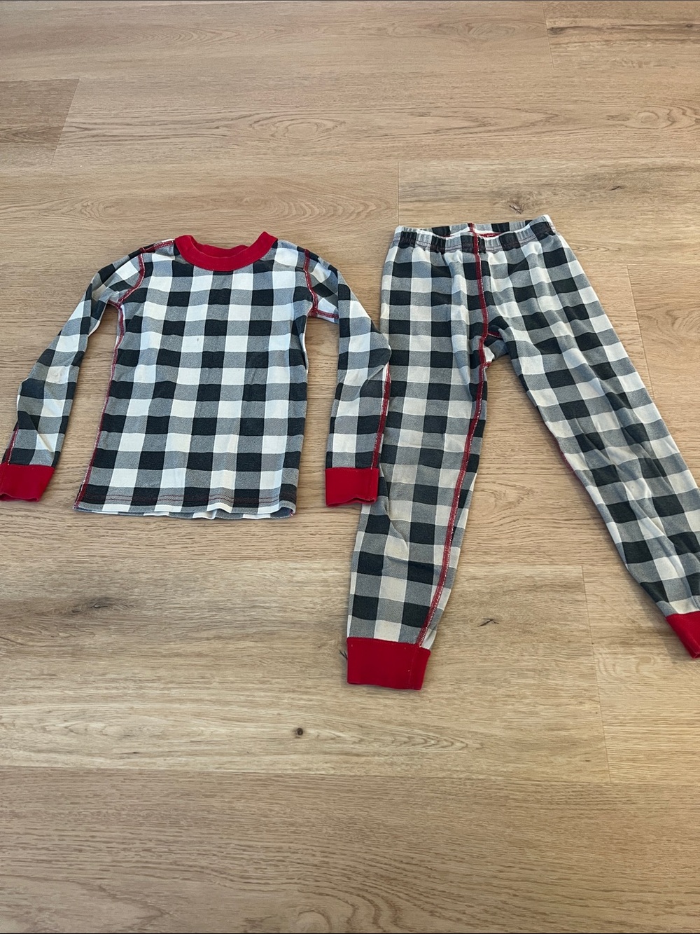 Hanna Andersson pajama set, buffalo check, size 6-7, organic cotton